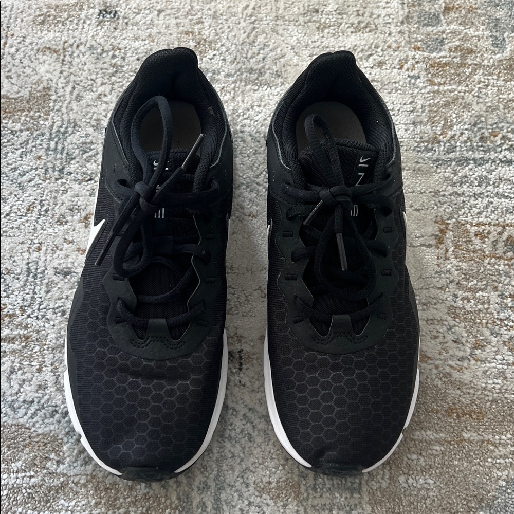 ‼️ Nike Black and White Athletic Shoes ‼️ - Picture 3 of 4